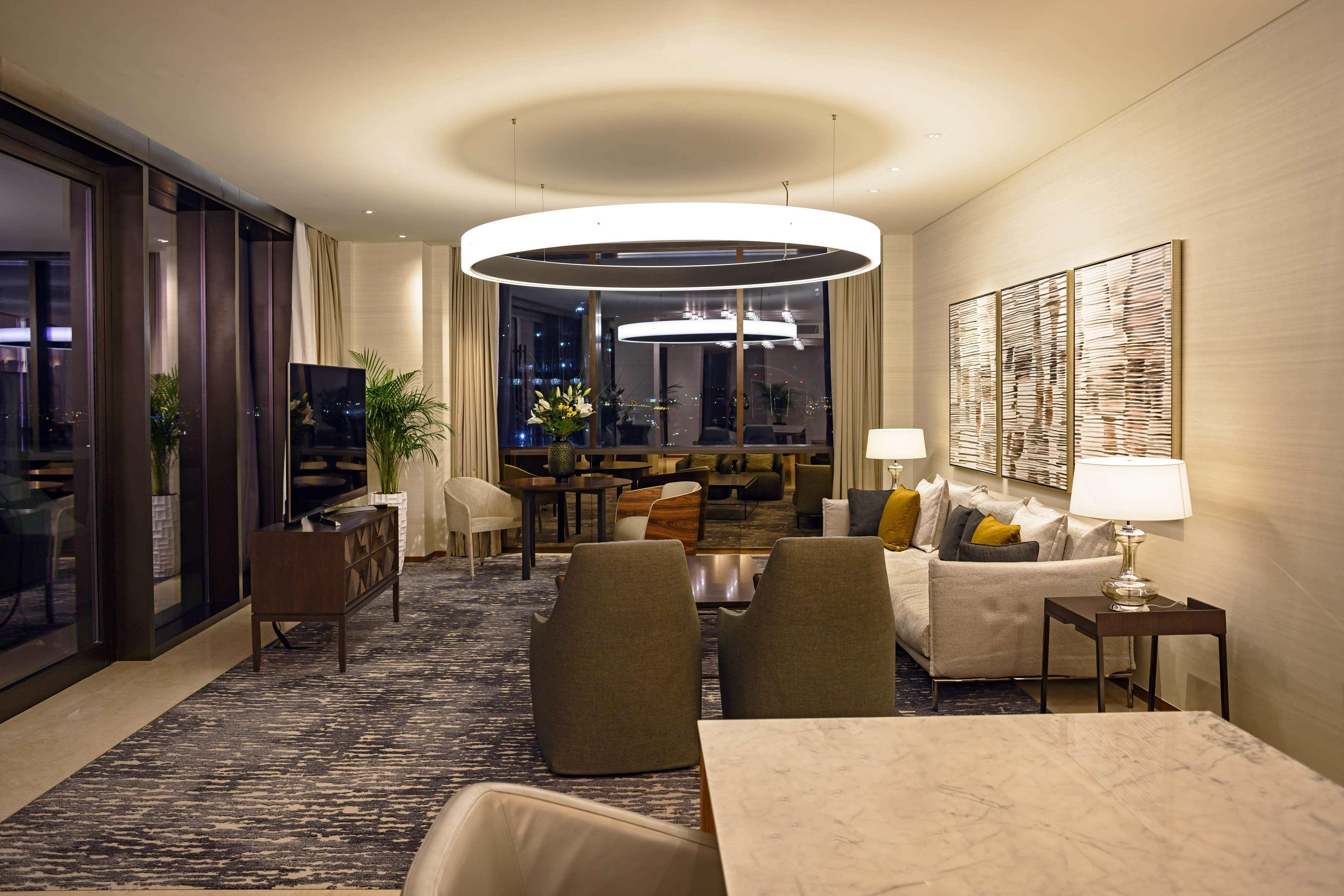 Готель Park Hyatt Доха Екстер'єр фото A living room at The Ritz-Carlton, Chicago