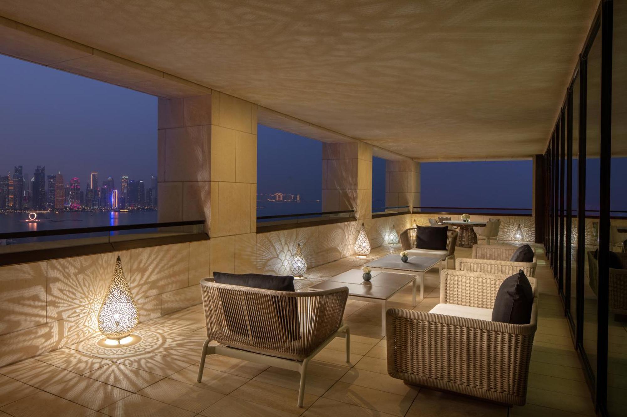 Готель Park Hyatt Доха Екстер'єр фото The view from the balcony of a suite at the Mandarin Oriental, Shanghai